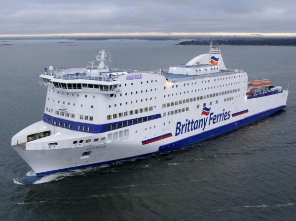 M/V Armorique au début de sa carrière en 2010