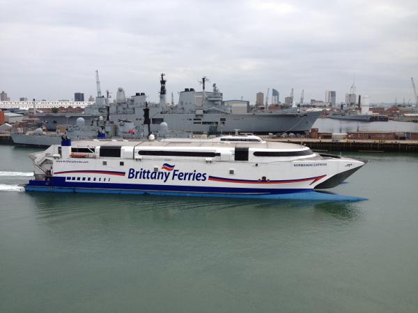 Le Normandie Express en partance pour Cherbourg